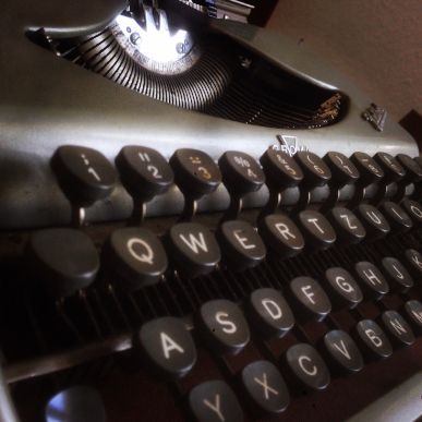 A typewriter! This post contains words!